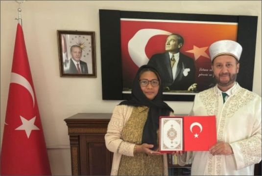 İSLAM’I SEÇEN KADIN ÇİVRİL'DE MÜSLÜMAN OLDU