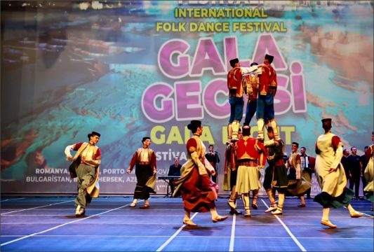 Denizli’de Kardeşlik Sahnesi Dansın Dili Barış Oldu