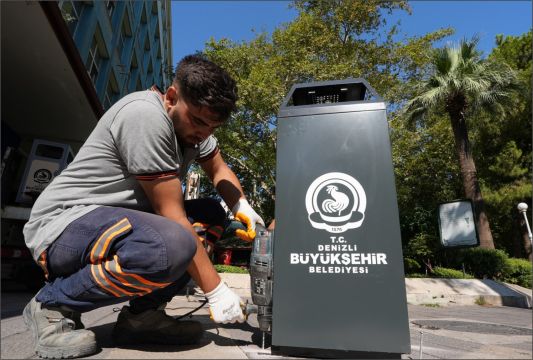 Denizli Büyükşehir Çöp Kutularını Yeniliyor