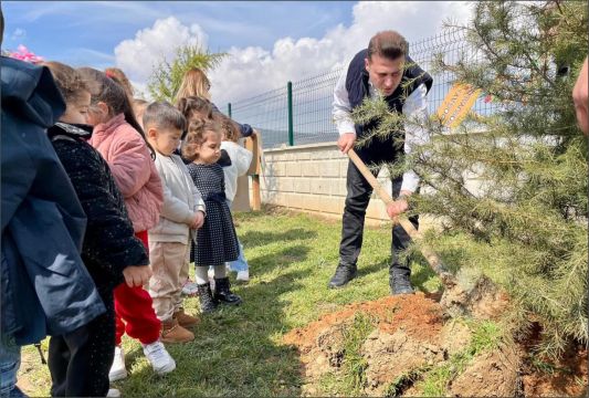 Minik Eller Fidan Dikti Çivril’de Orman Haftası’na Anlamlı Kutlama